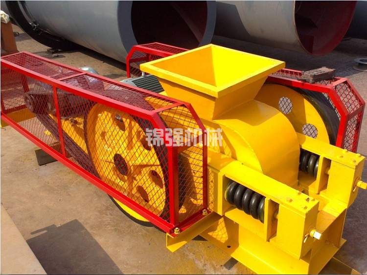 鵝卵石制砂設備有哪些?一套鵝卵石制砂機多少錢?(圖4) 鵝卵石制砂設備有哪些?一套鵝卵石制砂機多少錢?(圖4)